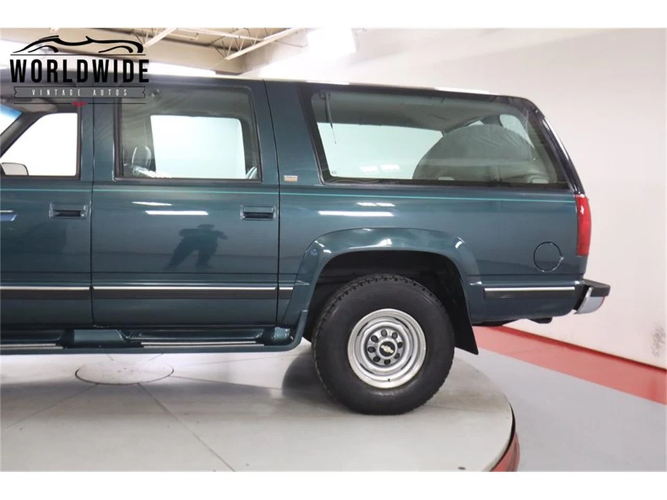 1994 Chevrolet Suburban 8th Gen - Image 10 of 31