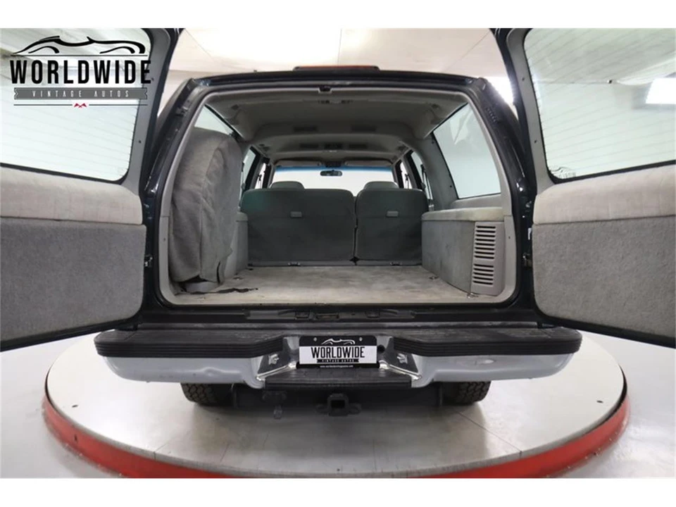 1994 Chevrolet Suburban 8th Gen - Image 19 of 31