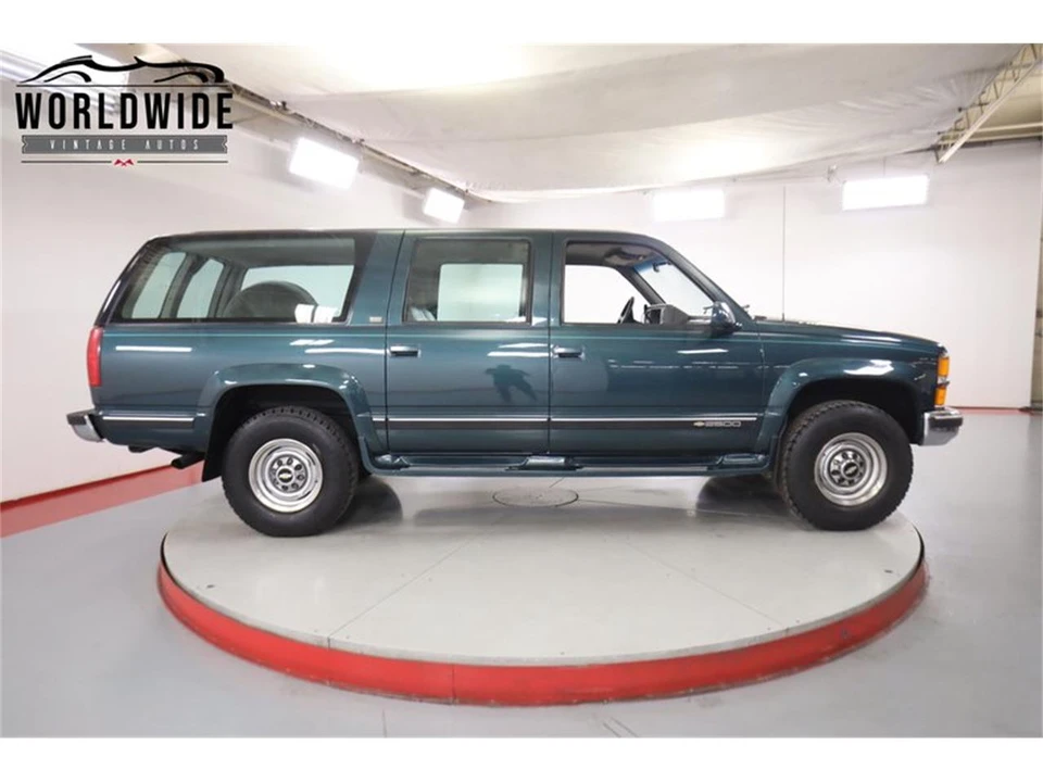 1994 Chevrolet Suburban 8th Gen - Image 4 of 31