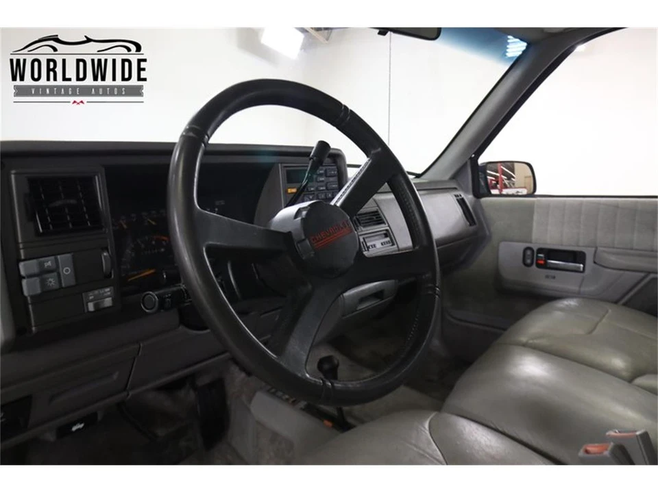 1994 Chevrolet Suburban 8th Gen - Image 28 of 31