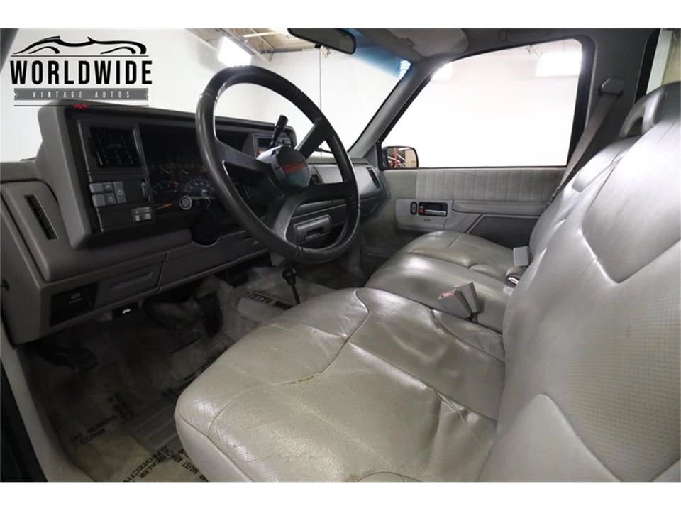 1994 Chevrolet Suburban 8th Gen - Image 29 of 31