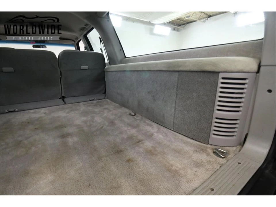 1994 Chevrolet Suburban 8th Gen - Image 21 of 31