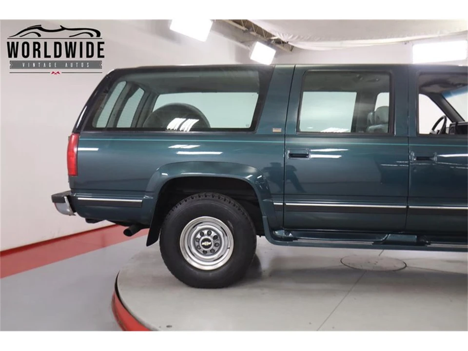 1994 Chevrolet Suburban 8th Gen - Image 9 of 31