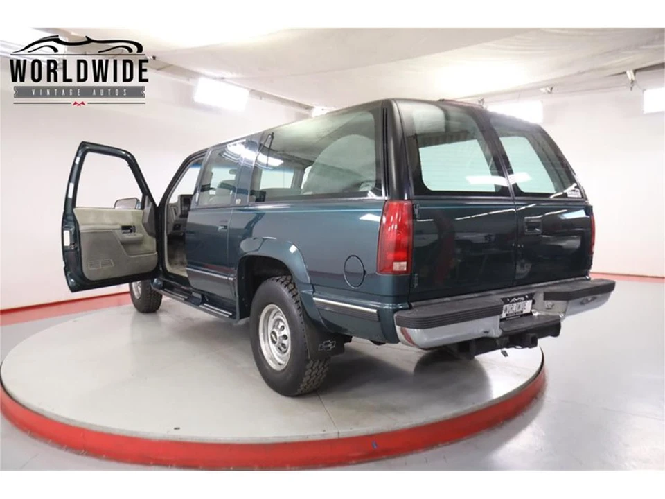 1994 Chevrolet Suburban 8th Gen - Image 24 of 31