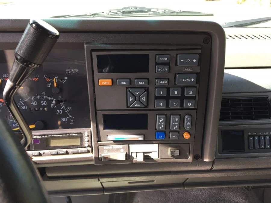 1994 Chevrolet Suburban 8th Gen - Image 4 of 12