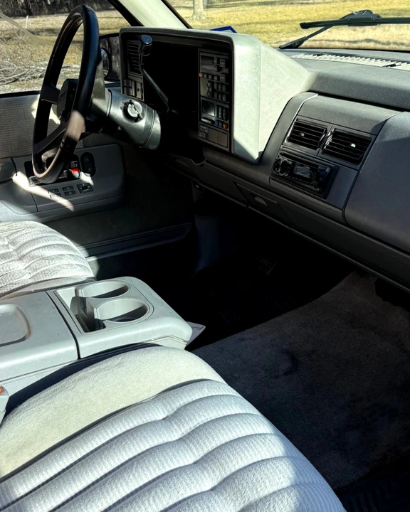 1994 Chevrolet Suburban 7th Gen - Image 11 of 21