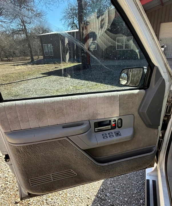 1994 Chevrolet Suburban 7th Gen - Image 17 of 21