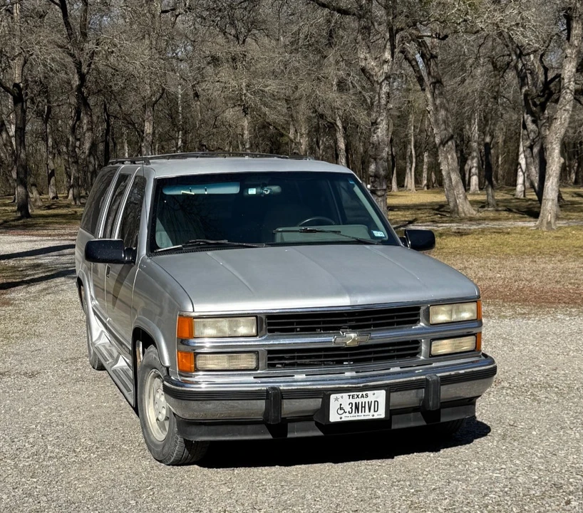 1994 Chevrolet Suburban 7th Gen - Image 3 of 21