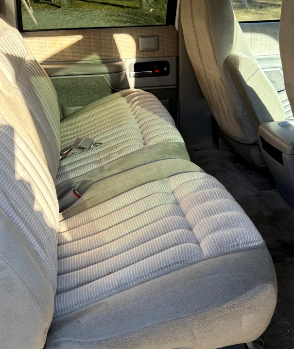 1994 Chevrolet Suburban 7th Gen - Image 20 of 21