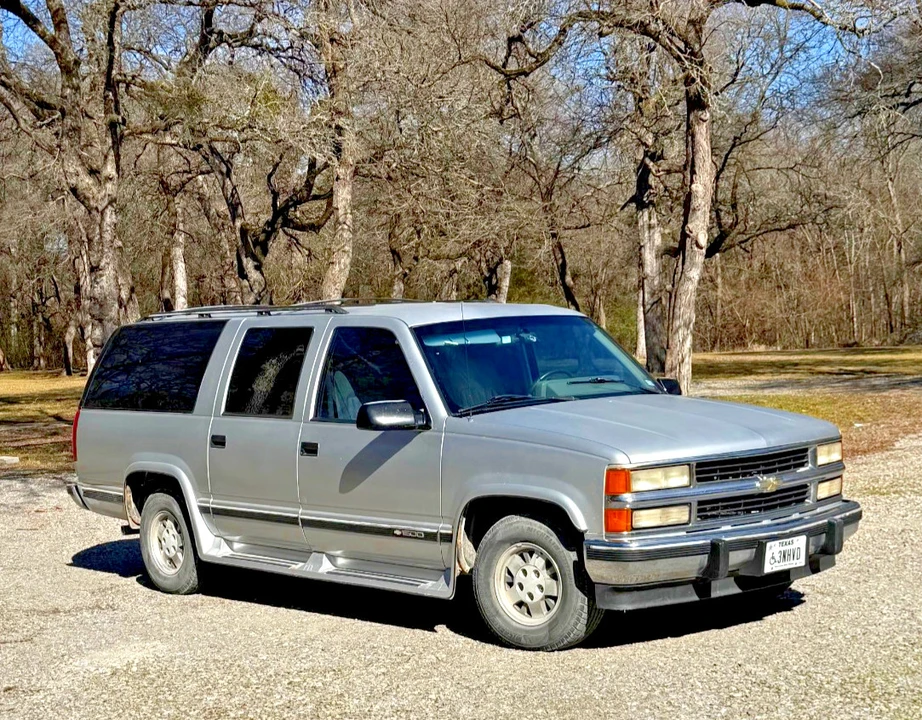 1994 Chevrolet Suburban 7th Gen - Image 2 of 21