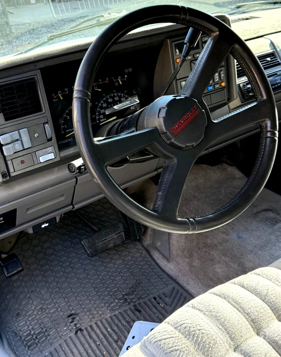 1994 Chevrolet Suburban 7th Gen - Image 4 of 21