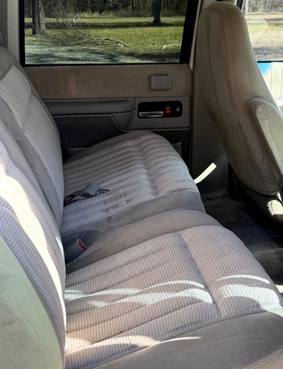 1994 Chevrolet Suburban 7th Gen - Image 15 of 21