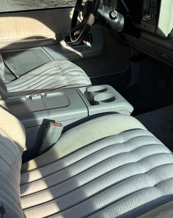 1994 Chevrolet Suburban 7th Gen - Image 6 of 21