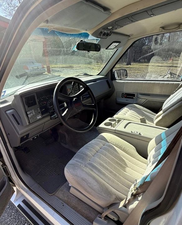1994 Chevrolet Suburban 7th Gen - Image 16 of 21