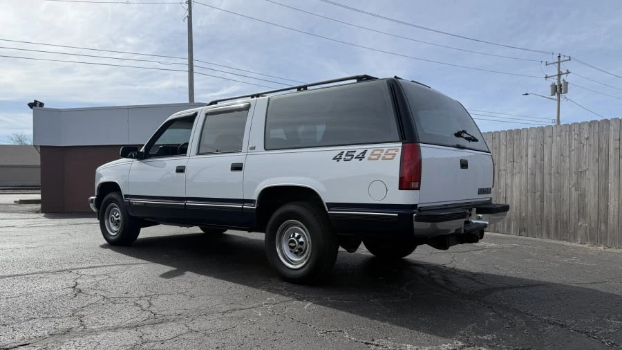1994 Chevrolet Suburban 8th Gen - Image 2 of 11