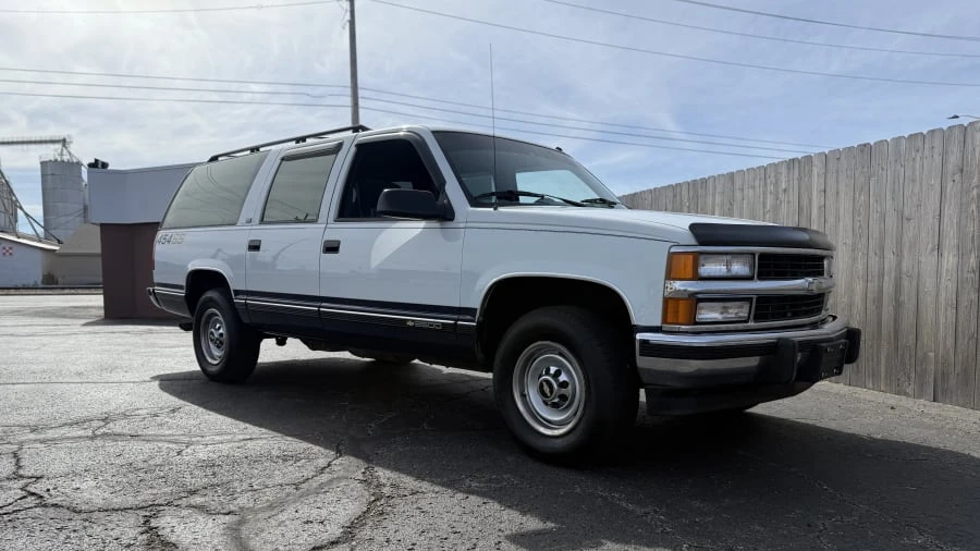 1994 Chevrolet Suburban 8th Gen - Image 3 of 11