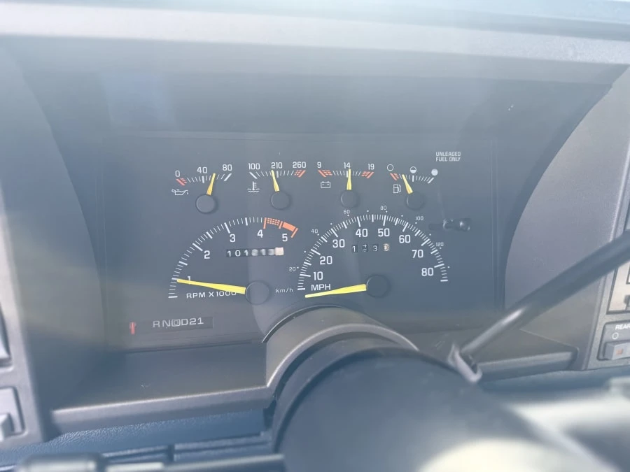 1994 Chevrolet Suburban 8th Gen - Image 9 of 11