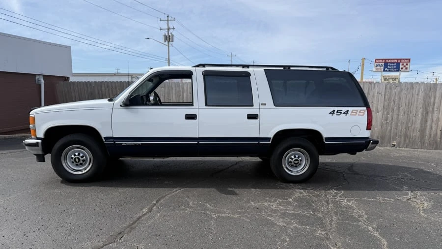 1994 Chevrolet Suburban 8th Gen - Image 4 of 11