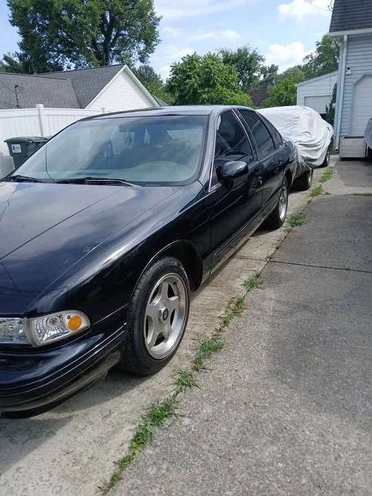 1994 Chevrolet Impala 7th Gen - Image 2 of 7