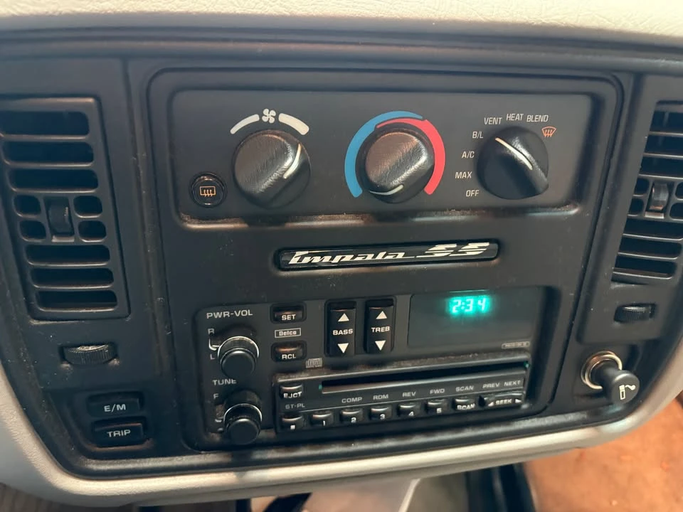 1994 Chevrolet Impala 7th Gen - Image 9 of 16