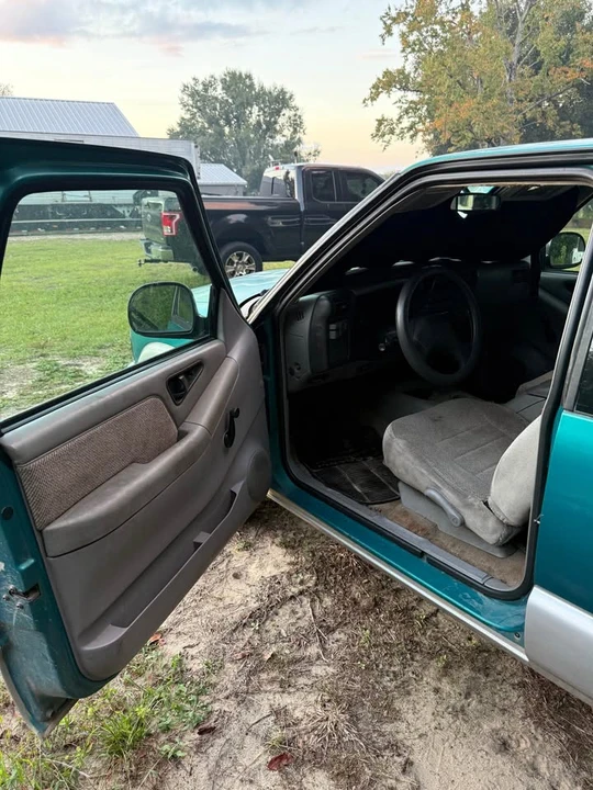 1994 Chevrolet S-10 - Image 5 of 10