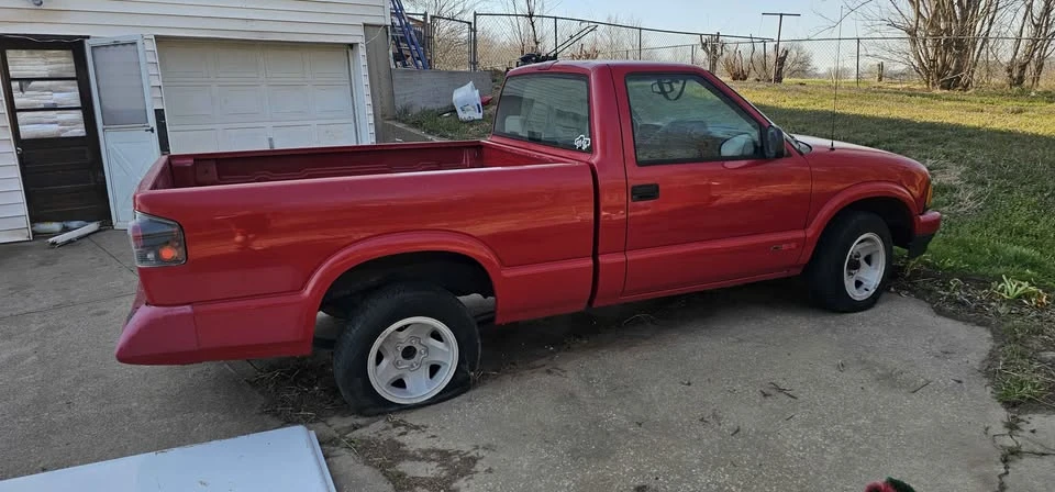 1994 Chevrolet S-10 - Image 2 of 19