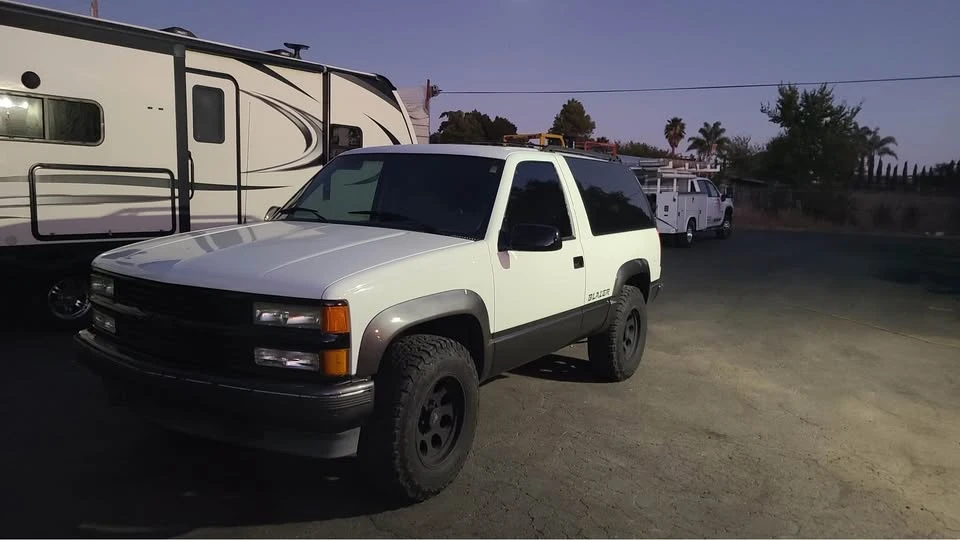 1994 Chevrolet K5 Blazer 3rd Gen - Image 2 of 9