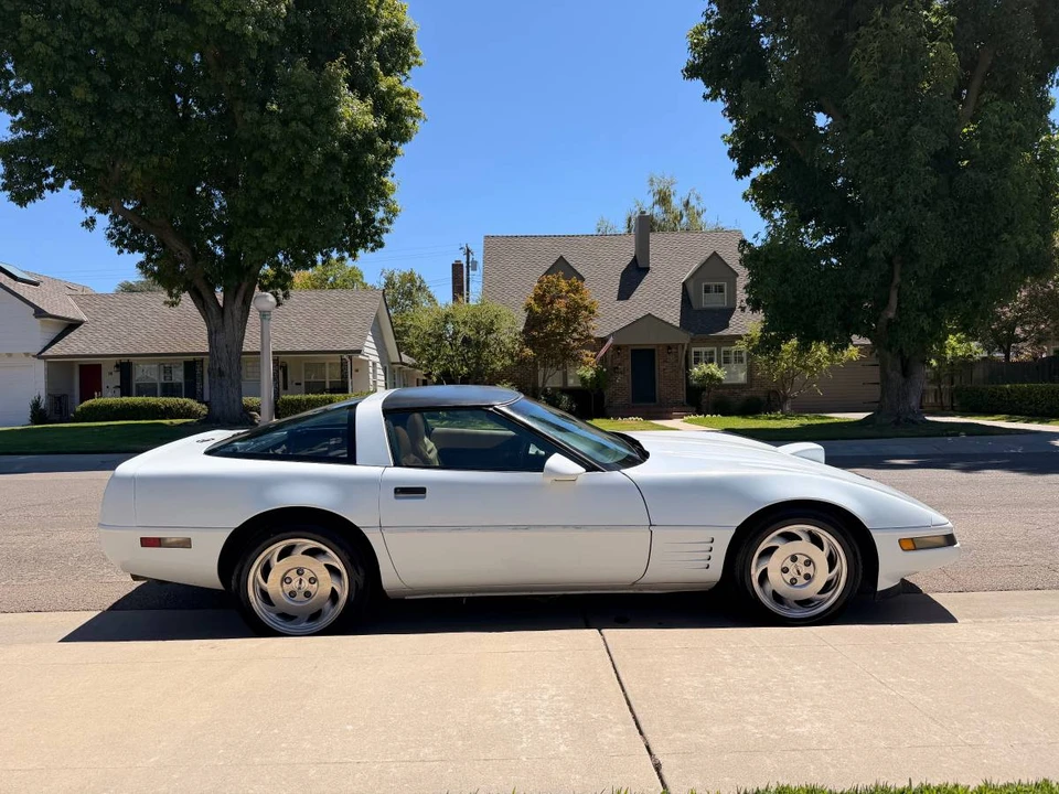 1994 Chevrolet Corvette C4 - Image 5 of 15