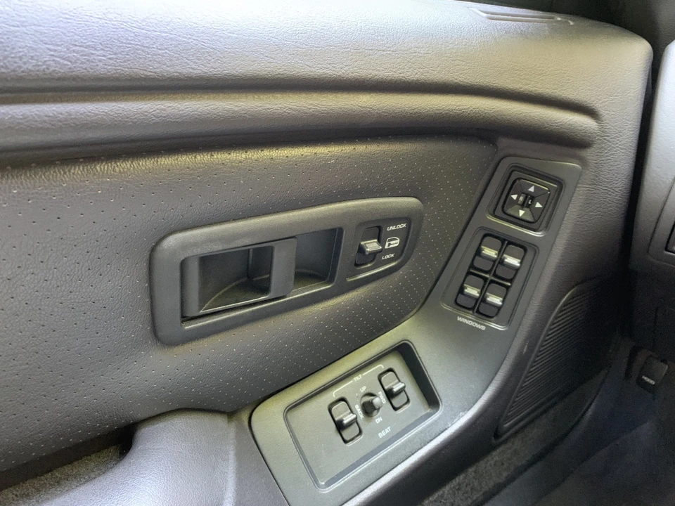 1994 Chrysler LeBaron - Image 20 of 31
