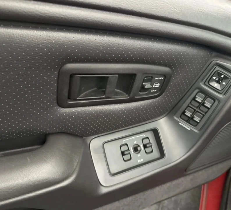 1994 Chrysler LeBaron - Image 13 of 18