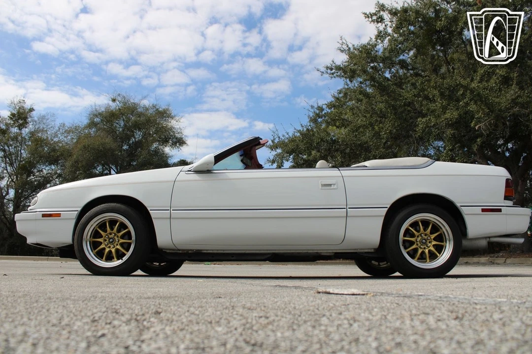 1994 Chrysler LeBaron - Image 17 of 21
