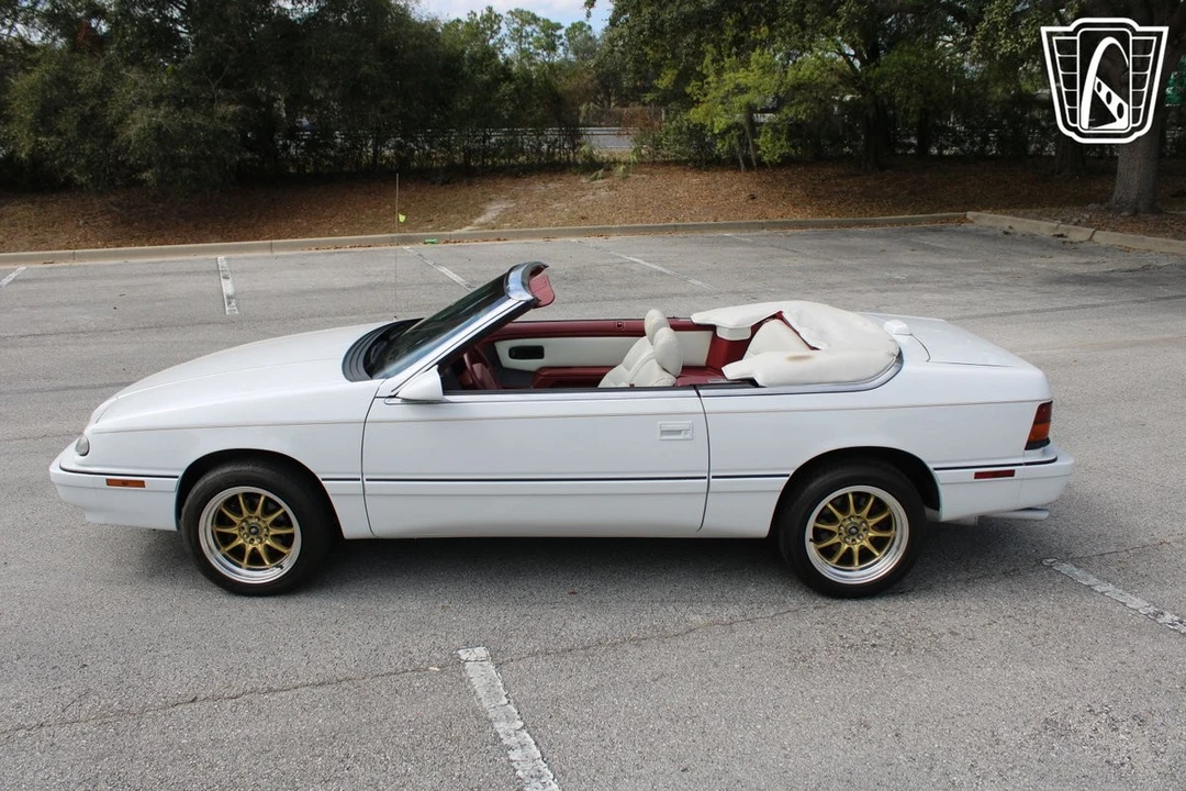 1994 Chrysler LeBaron - Image 19 of 21