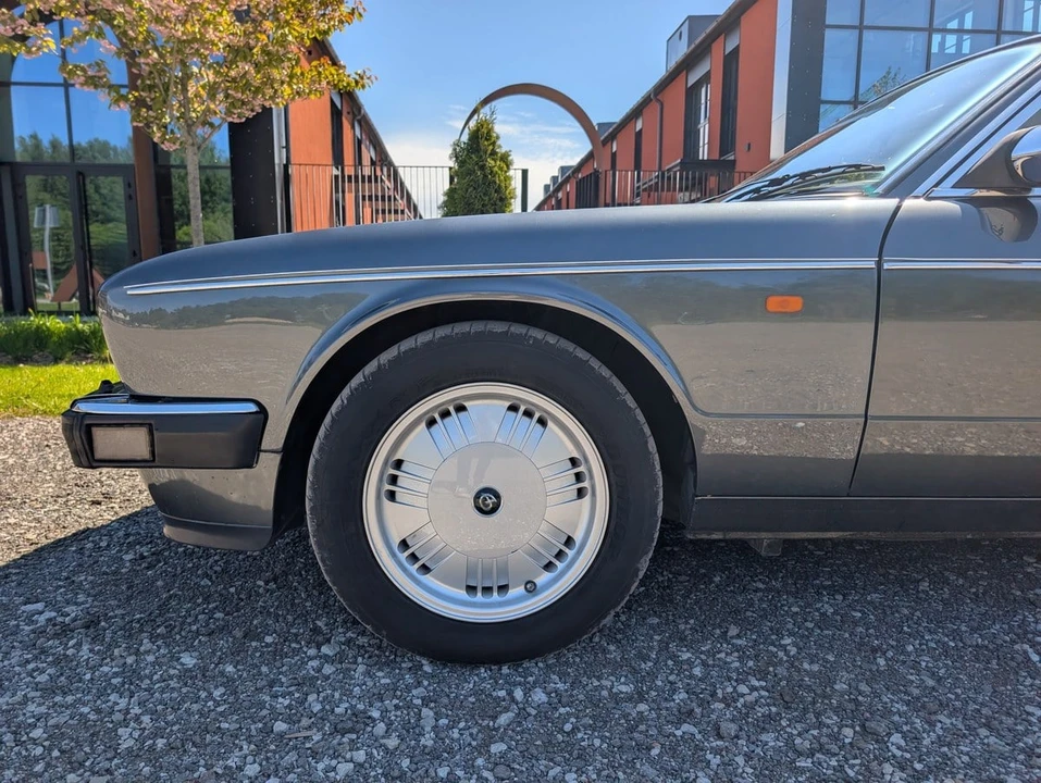 1994 Daimler - Image 10 of 31