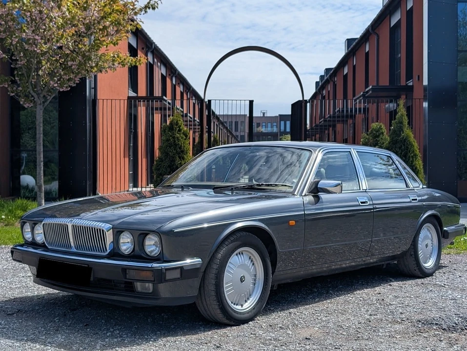 1994 Daimler - Image 2 of 31