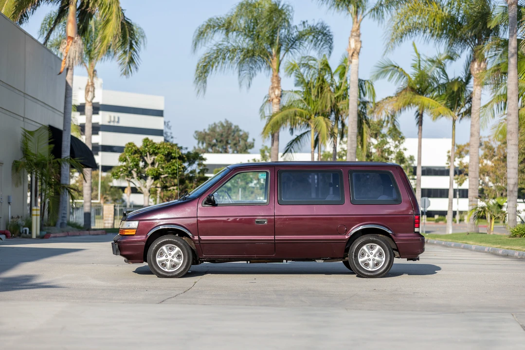 1994 Dodge Caravan - Image 13 of 31