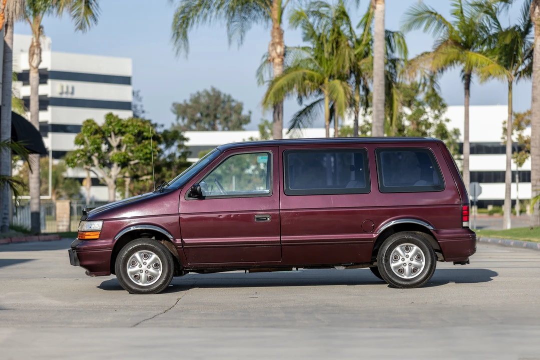 1994 Dodge Caravan - Image 12 of 31