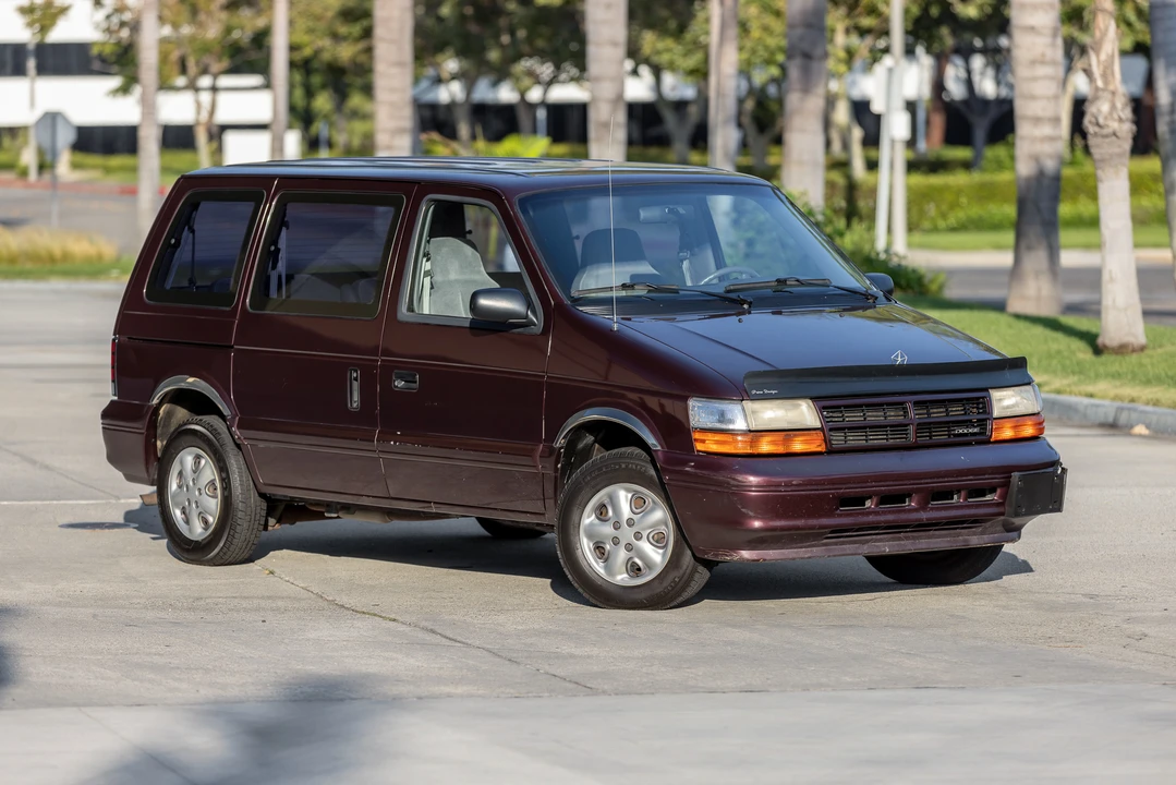 1994 Dodge Caravan - Image 2 of 31