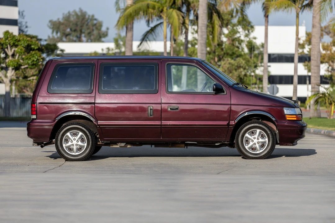 1994 Dodge Caravan - Image 23 of 31