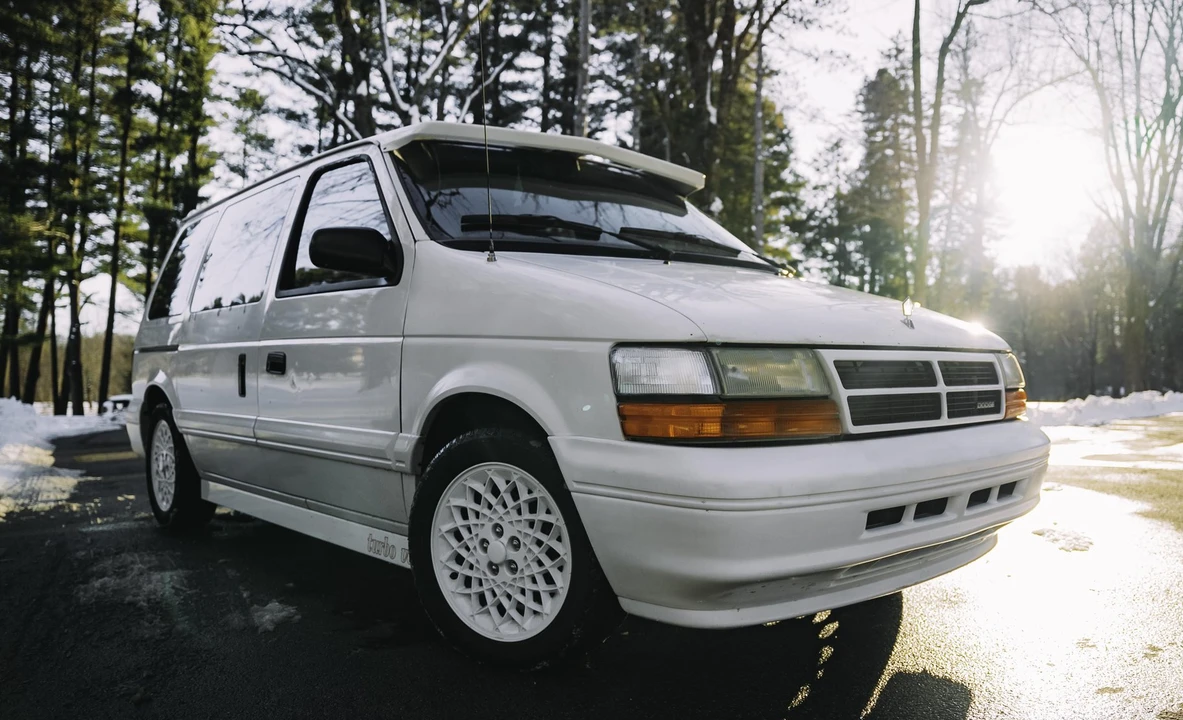 1994 Dodge Caravan - Image 2 of 31