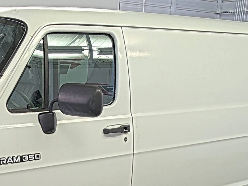 1994 Dodge Ram Van - Image 10 of 21