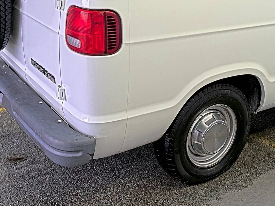 1994 Dodge Ram Van - Image 14 of 21