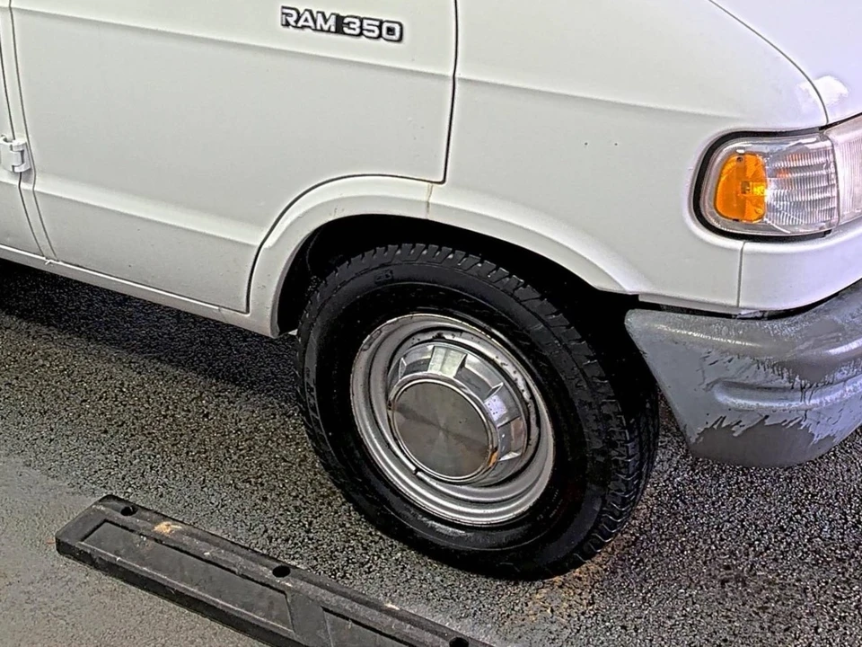 1994 Dodge Ram Van - Image 16 of 21