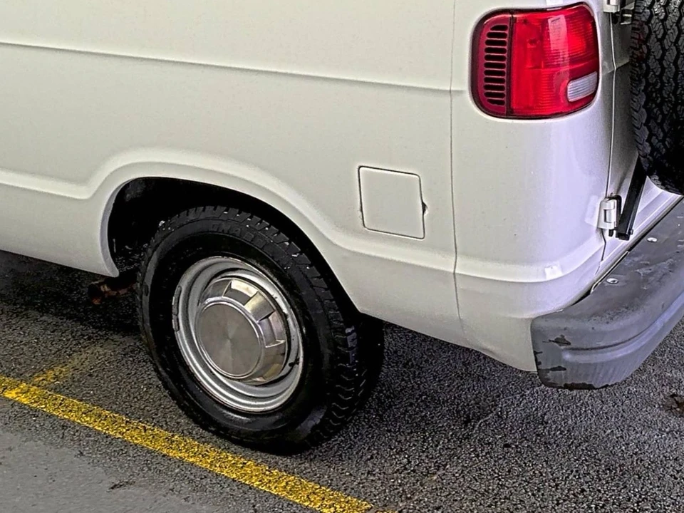 1994 Dodge Ram Van - Image 12 of 21