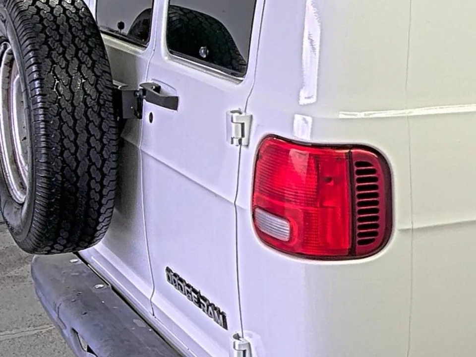 1994 Dodge Ram Van - Image 15 of 21