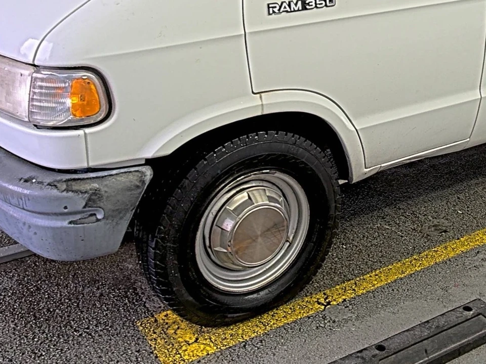 1994 Dodge Ram Van - Image 11 of 21