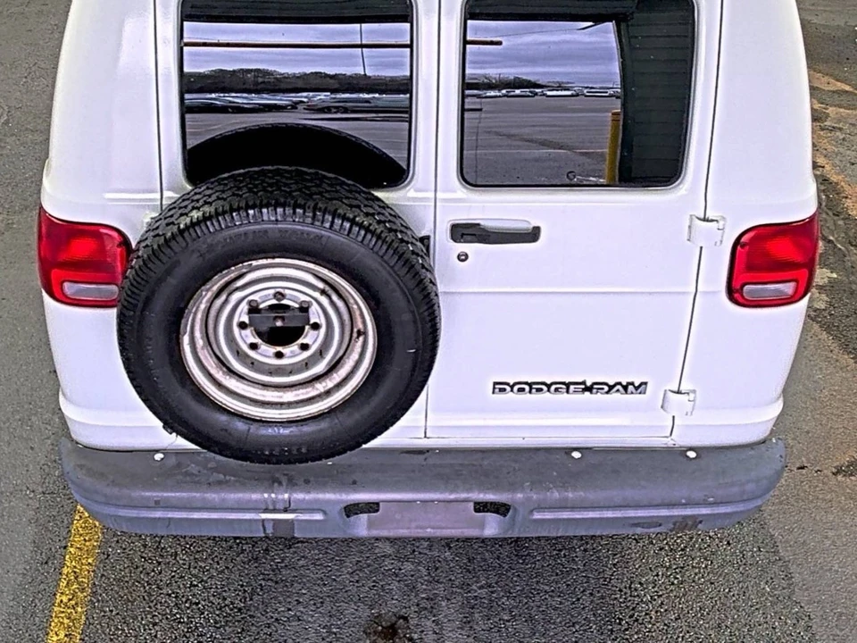 1994 Dodge Ram Van - Image 13 of 21