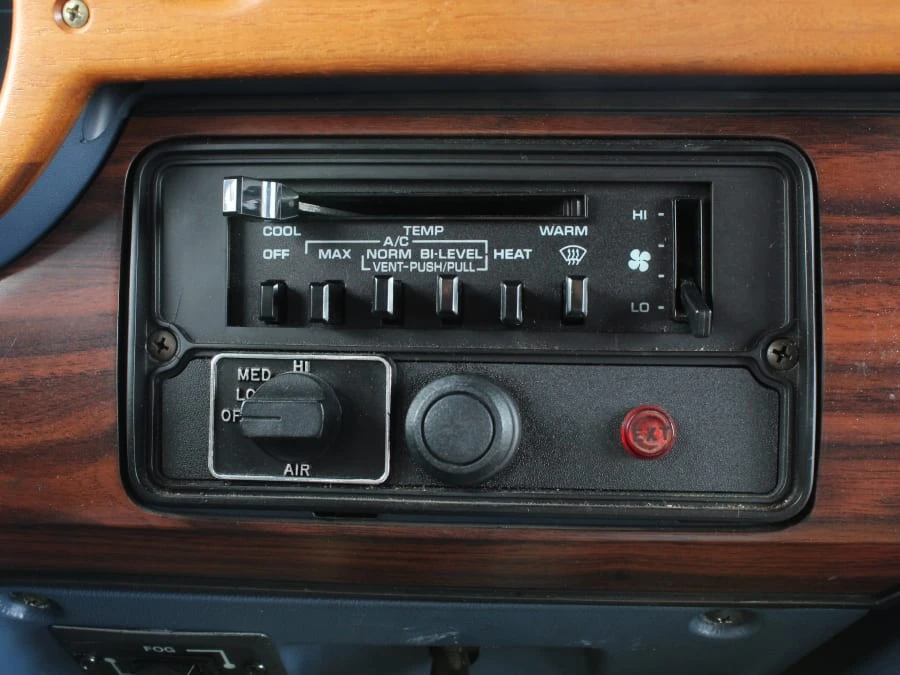 1994 Dodge Ram Van - Image 10 of 31