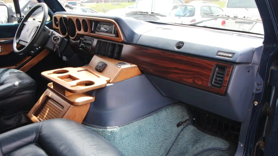 1994 Dodge Ram Van - Image 21 of 31