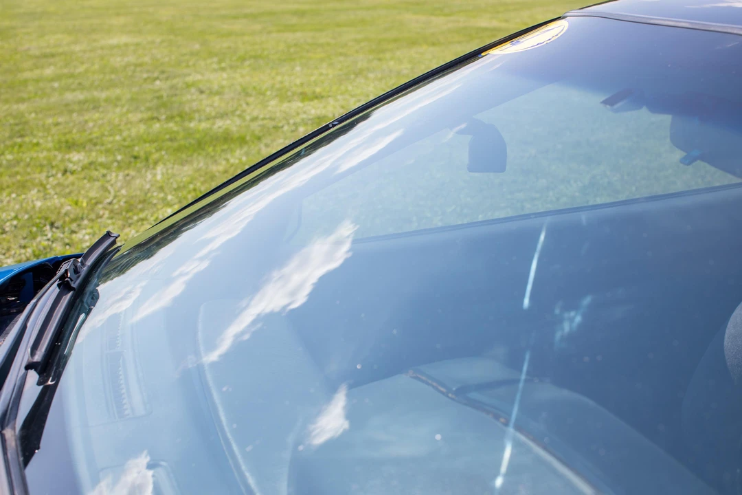 1998 Plymouth Laser - Image 14 of 31
