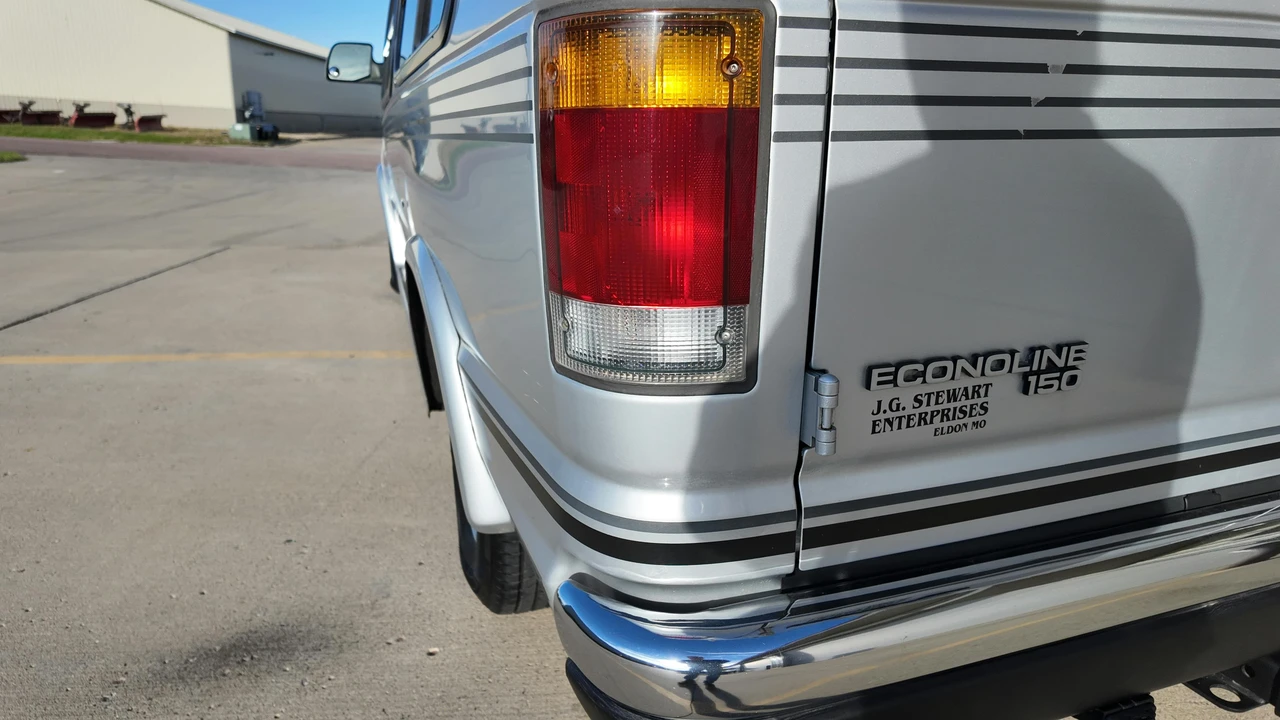 1994 Ford Econoline Van - Image 16 of 31
